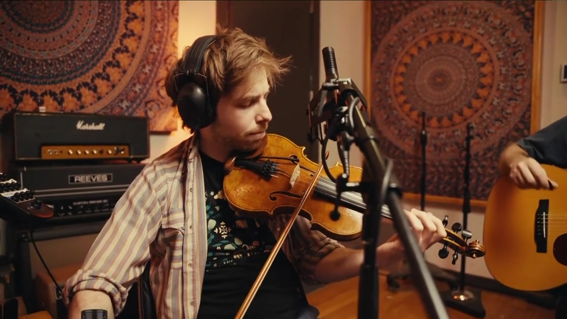 Russell Durham recording fiddle into a Royer SF-2 active ribbon microphone at Pentavirate Studios