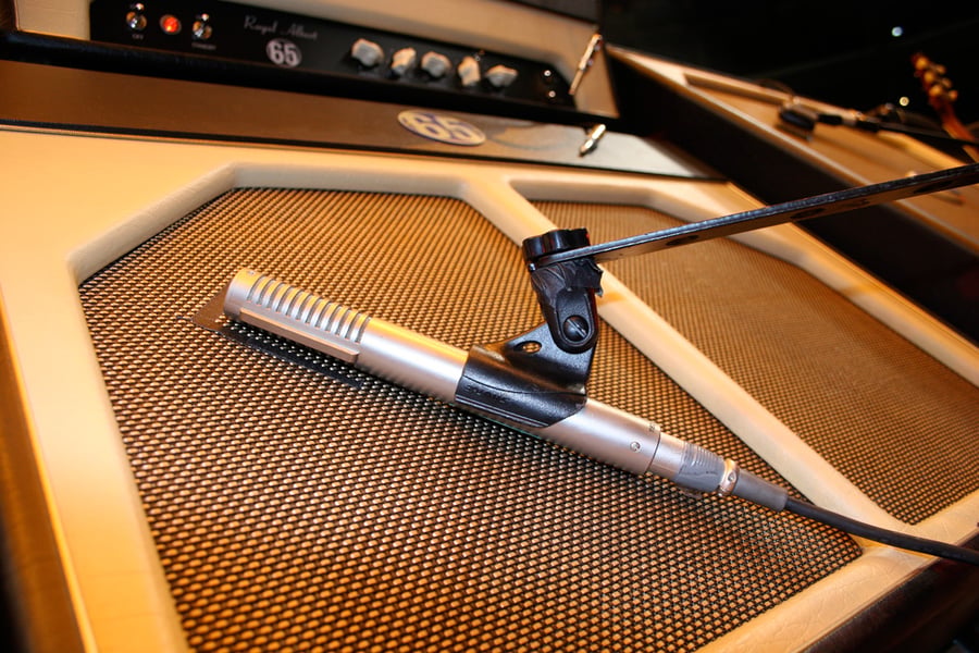 R-122 on Keith Urban’s live guitar amp