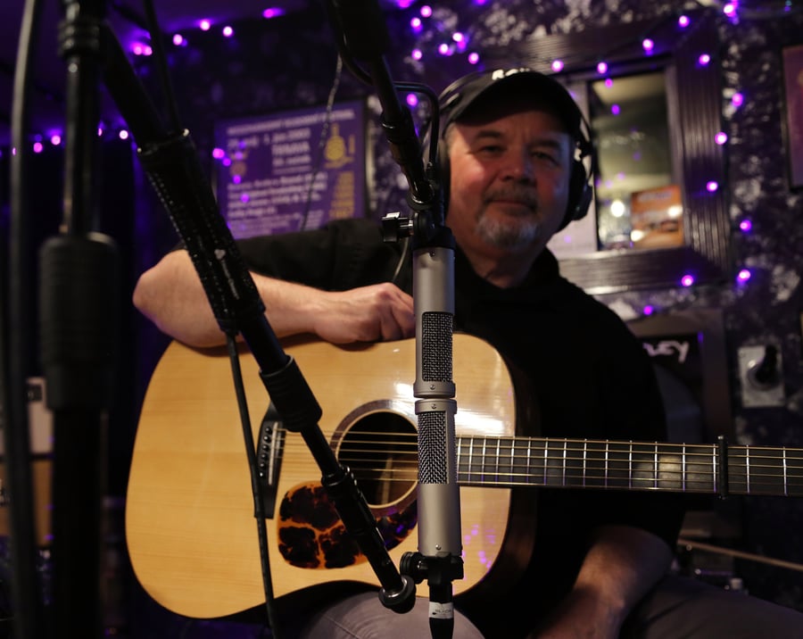 Two R-10 ribbon mics in Blumlein configuration in front of an acoustic guitar