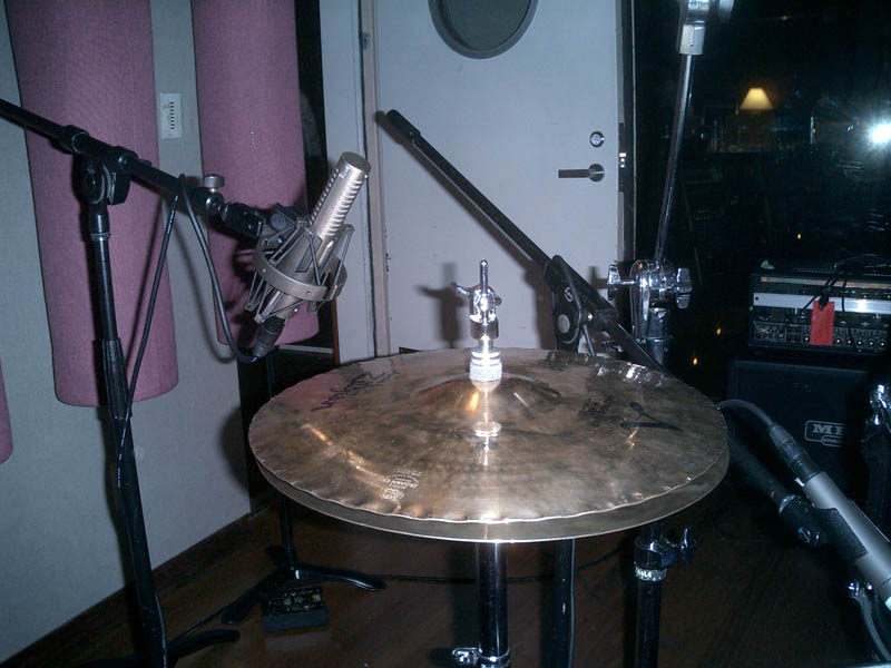 Second view of Bruce Swedien’s hi-hat miking with an R-series ribbon