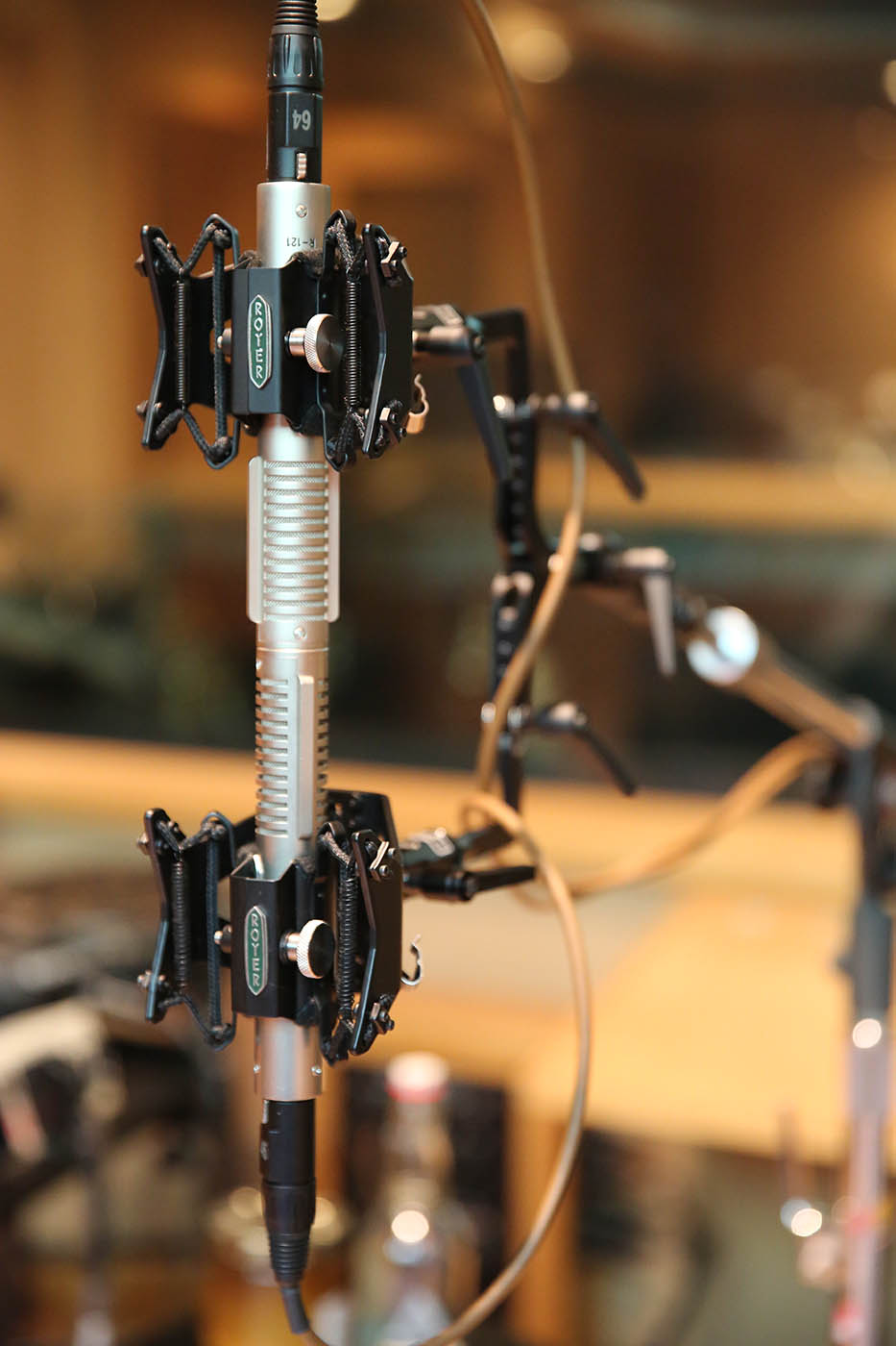 Two microphones in a FlexBar in a Blumlein position