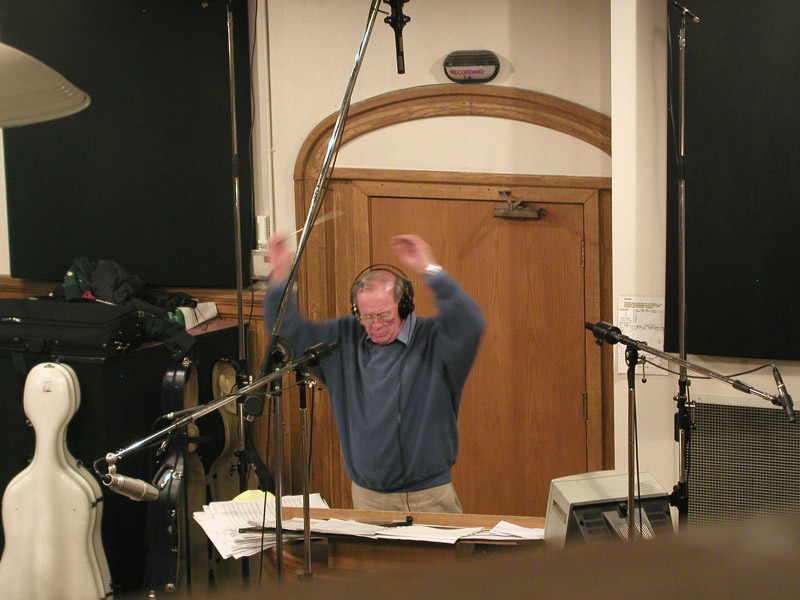 SF-24 stereo ribbon mic positioned over the conductor