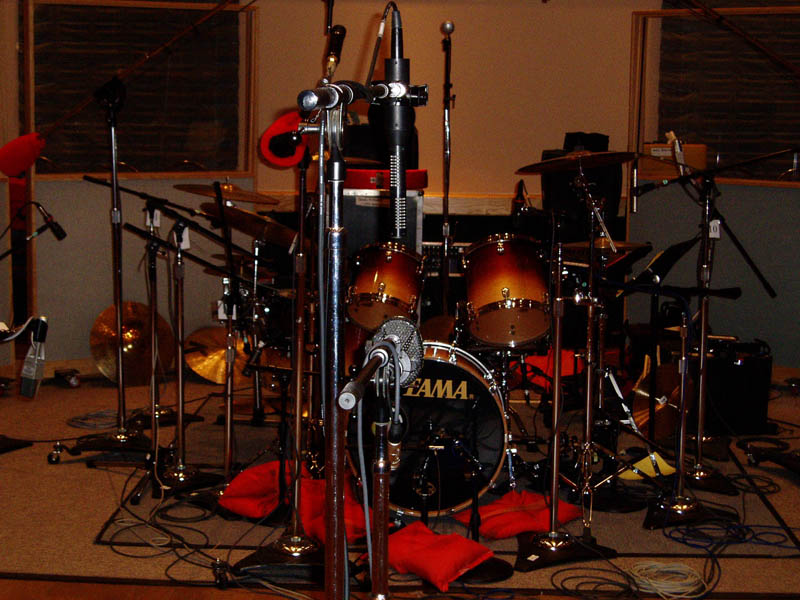 SF-24 stereo ribbon mic in front of Kenny Aronoff’s drum kit with a Coles 4038 beneath it