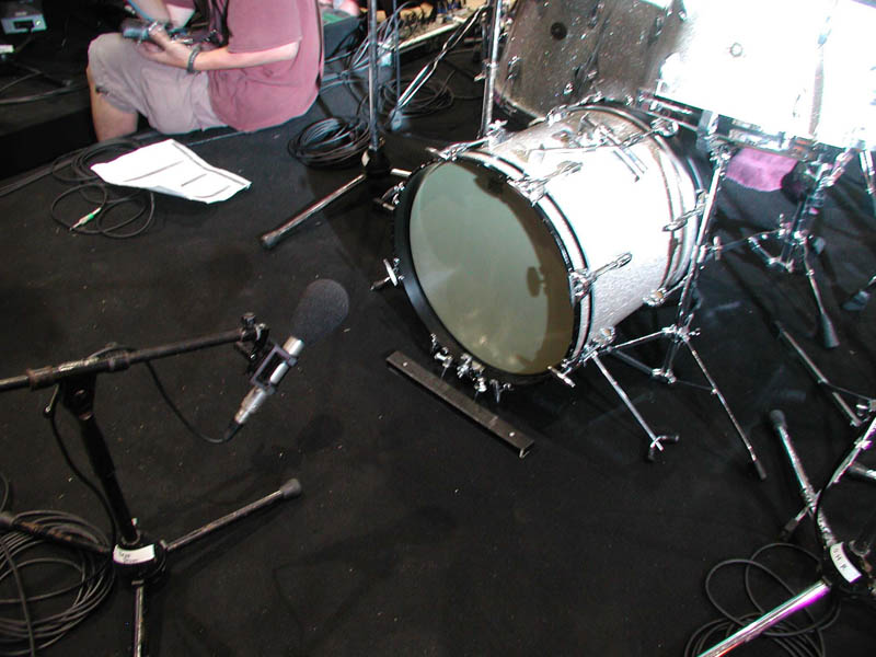 R-122 ribbon mic on the kick drum of Brian Blade’s live kit